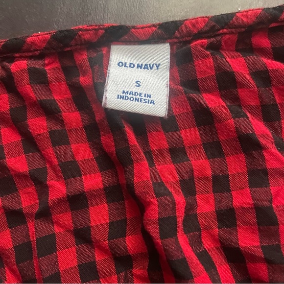 Old Navy red & black gingham faux wrap top size small EUC - Picture 5 of 7